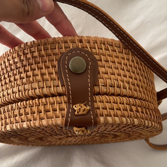Round Rattan Shoulder Bag, NWOT - Picture 2 of 3